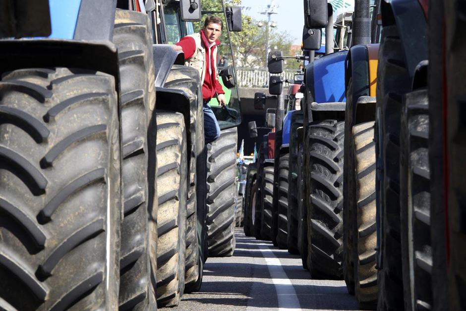 KMETJE, PROTEST, FRANCIJA, PARIZ | Avtor: Žurnal24 main