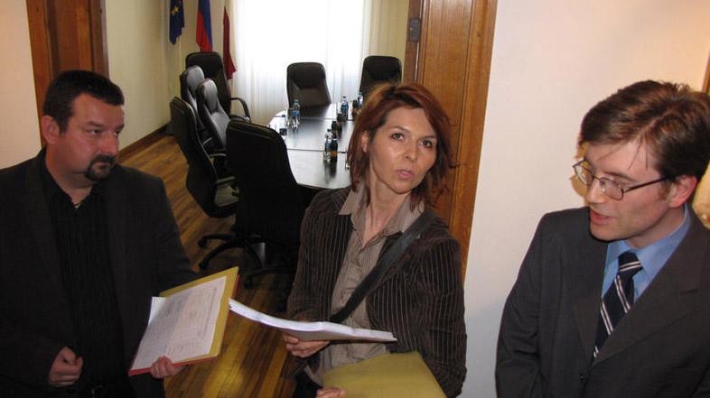 Člani civilne iniciative opozarjajo na beg podjetnikov iz starega dela mesta in 