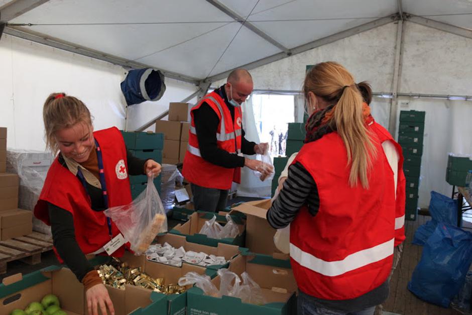 Prostovoljci | Avtor: Rdeči križ 