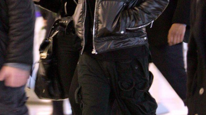 Na romantičnem potovanju v Parizu sta se dolgoletna zaljubljenca tudi poročila.