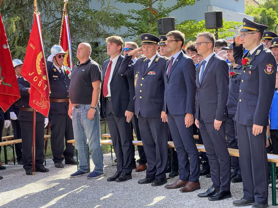 parada, gasilci, minister za obrambo Marjan Šarec, župan Matjaž Rakovec, PGD Stražišče | Avtor: Nika Vrhovnik/spletna stran ministrstva za obrambo