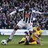 (West Brom : Arsenal 2:2) Robin van Persie in Abdoulaye Meite