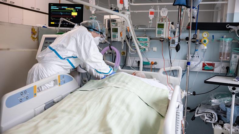 covid-19 bolnišnica Jesenice bolniki epidemija