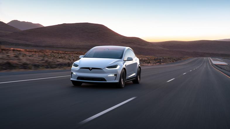 Tesla model X plaid