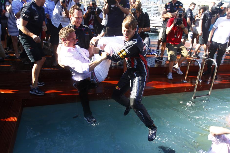 Sebastian Vettel (Red Bull) in David Coulthard