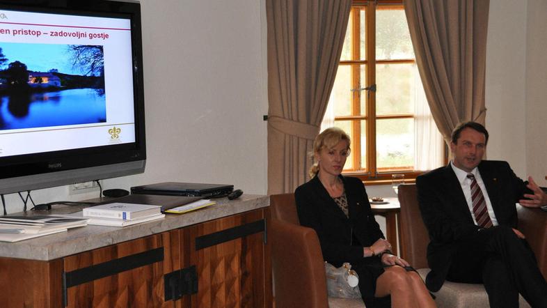 Sintija Verstovšek in Jože Berus, ponosna, da je Hotel Grad Otočec sprejet v med