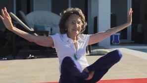 Najstarejša učiteljica joge