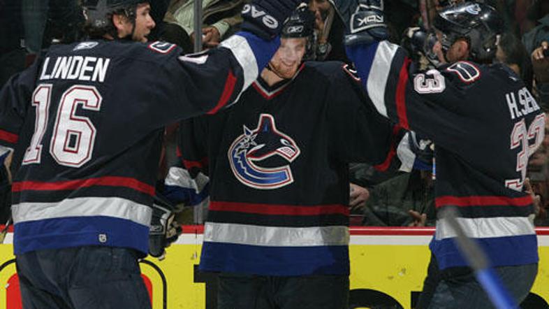 Dvojčka Sedin sta bila proti Phoenixu neustavljiva.