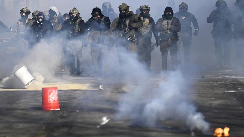 streljanje v Minneapolisu zvezni agenti ICE in protestniki na ulicah