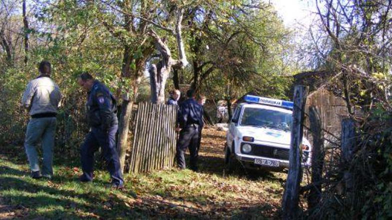Na domu so policisti opazili deset svinj in glede na ugotovitve sodne medicine s