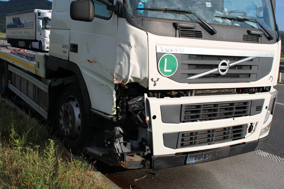V zadnjem tednu dve trčenji tovornih vozil v voznika na avtocesti | Avtor: PGE Krško