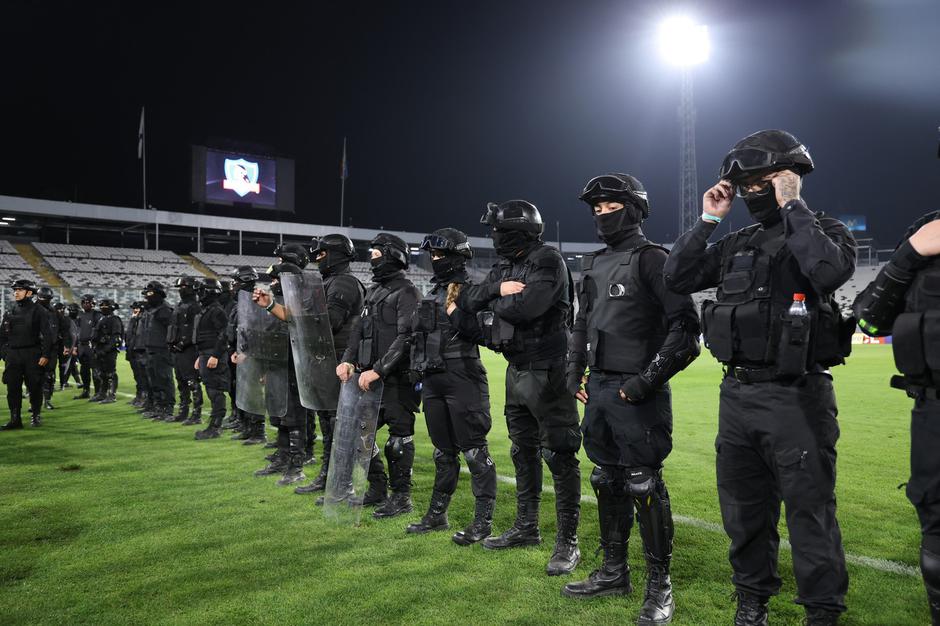 Izgredi pred in med tekmo pokala Libertadores v Santiagu | Avtor: Profimedia