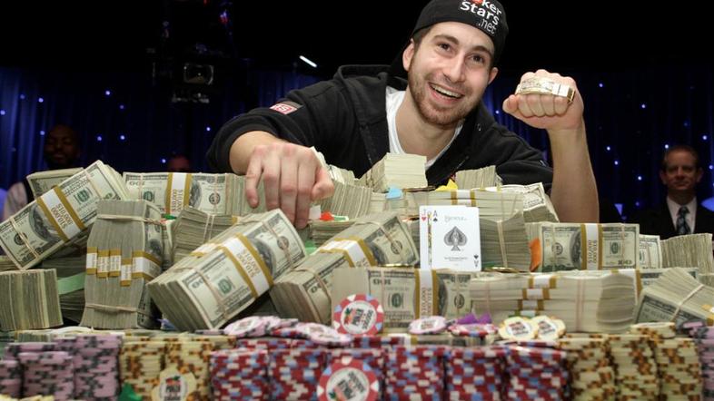 Jonathan Duhamel si je priigral svojo sploh prvo WSOP zapestnico. (Foto: Reuters