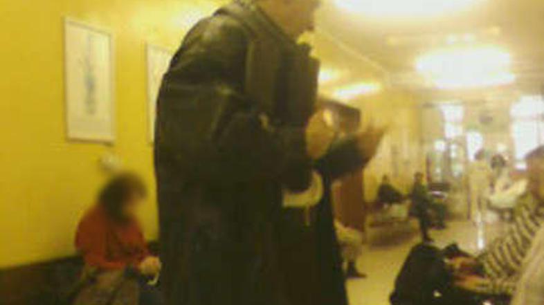 Po besedah našega bralca se je Cvikl po prihodu iz ambulante zapletel v prepir s