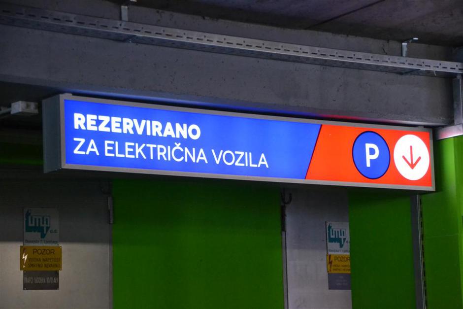 Električna polnilnica v Cityparku | Avtor: Gregor Prebil