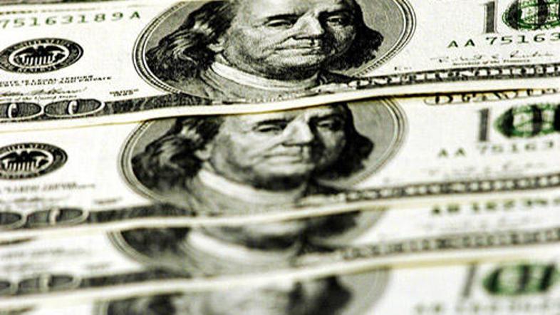 Tuje vlagatelje skrbi finančni položaj ZDA.