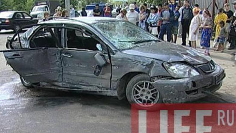 Rus je izgubil nadzor nad vozilom in usmrtil mamico ter šestmesečnega dojenčka, 