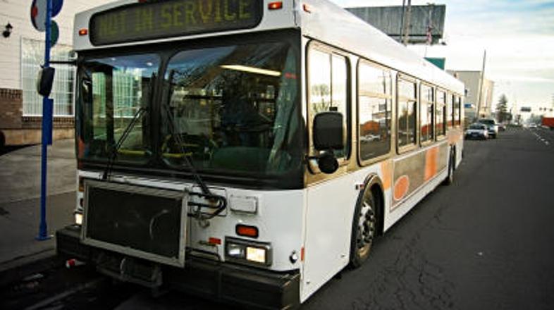 Losangeleška policija še vedno išče moškega, ki je streljal na potnike na eni iz