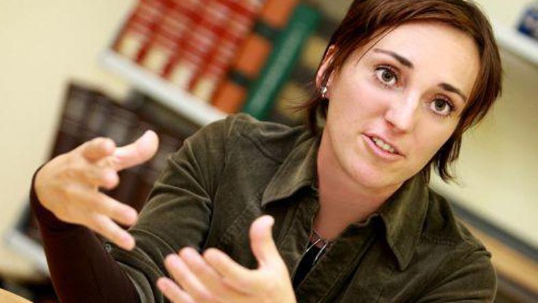 Po pripovedovanju Katje Hrobat je današnje slovo od umrlih precej "bolj na hitro