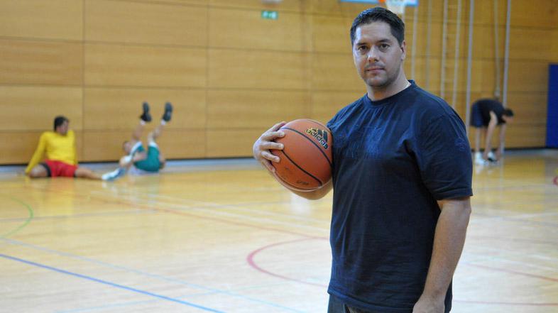 &quot;Moja košarkarska filozofija? Predvsem košarko jemljem kot moštveno igro. Poudar