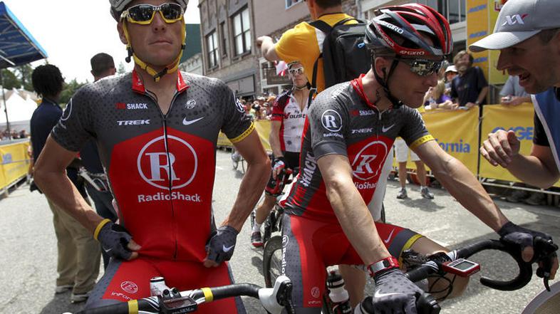 Lance Armstrong je bil blizu padca. (Foto: Reuters)