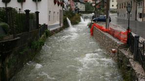 Kroparica, katere struga je bila po ujmi leta 2007 kolikor toliko urejena, je na