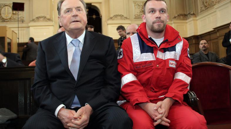 Časi, ko se o napakah v zdravstvu ni govorilo, so mimo, je zdravnike posvaril Ja