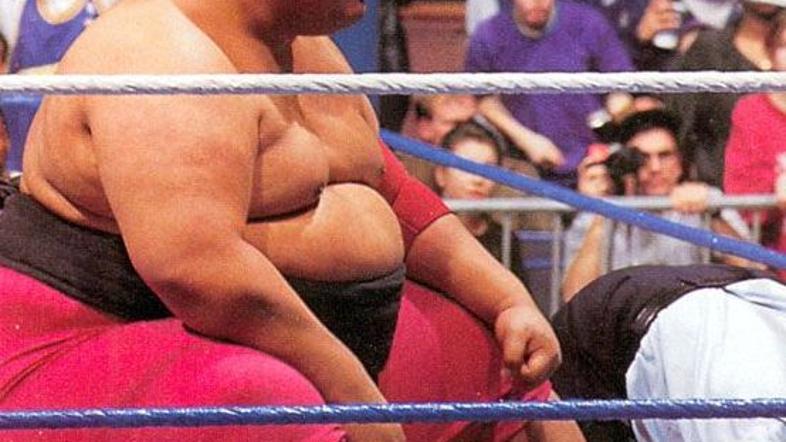 Yokozuna, pravo ime: Rodney Agatupu Anoa'i - umrl star 34 let. vzrok: Zastoj src