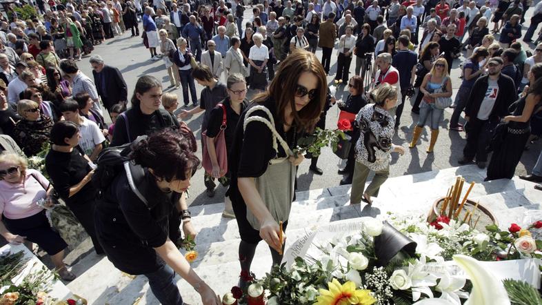 Številni navijači so izražali podporo svojcem pokojnega francoskega navijača. Se