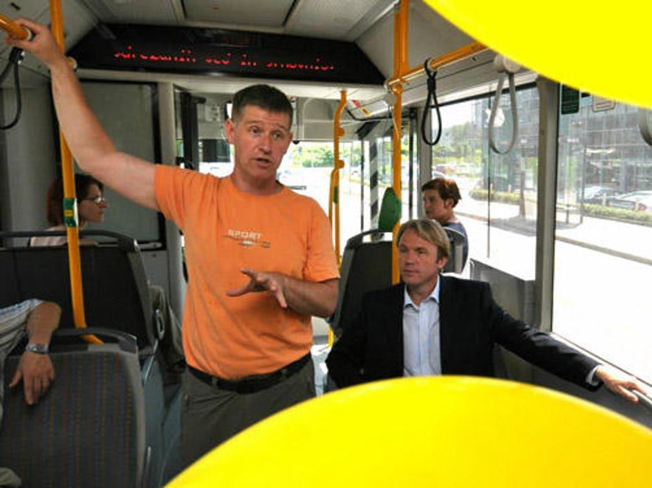 Miha Kos je pojasnil, zakaj se balon, napolnjen s helijem, ob zaviranju, pospeše