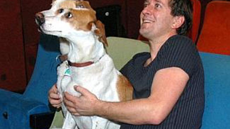 Navdušeni obrazi povedo vse ... Ali imajo psi radi kokice, pa iz kina Admiral ni