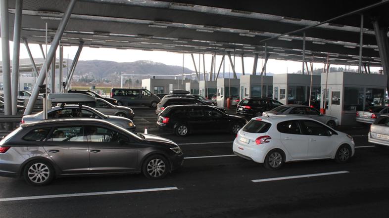 mejni prehod kontrola policija Obrežje