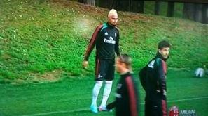 Boateng blond peroksid pričeska AC Milan Milanello trening