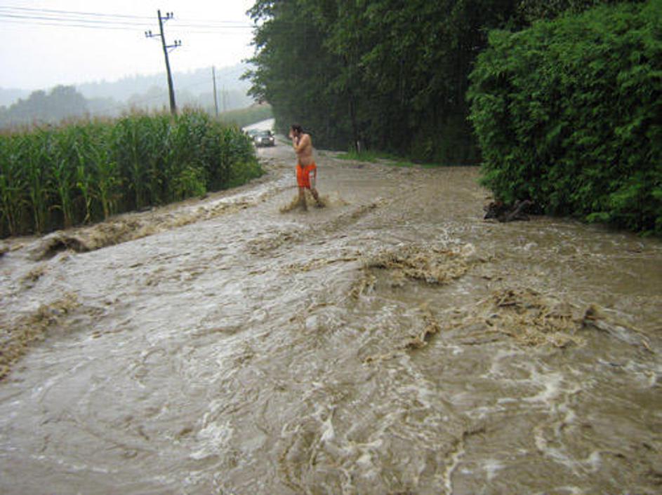 Po besedah bralca Milana je neurje trajalo dobre pol ure.