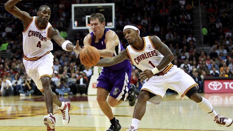 Beno Udrih (v sredini) je v letošnji sezoni najboljši Slovenec v ligi NBA. (Foto