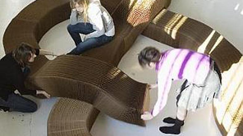 Fotografija pove največ! "Kavč" se sestavlja po željah.