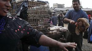 Tržnice so bile danes končno ponovno polne prodajalcev in kupcev. Na fotografiji