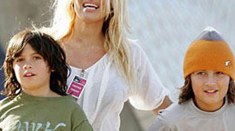 Pamela svoj čas najraje preživlja s sinovoma, ki ju ima iz zakona s Tommyjem Lee