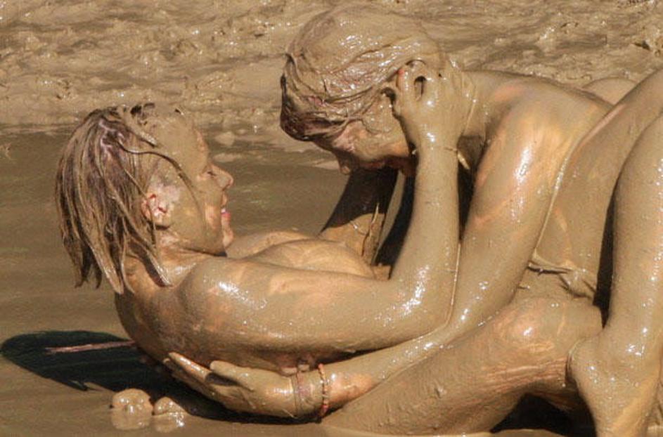 Blato je bilo in še vedno ostaja zaščitni znak festivala Rock Otočec.