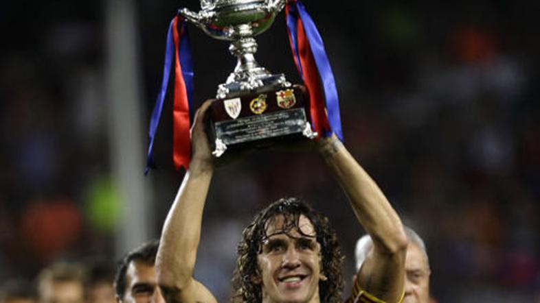 Carles Puyol je dvignil že četrto lovoriko v letu 2009.