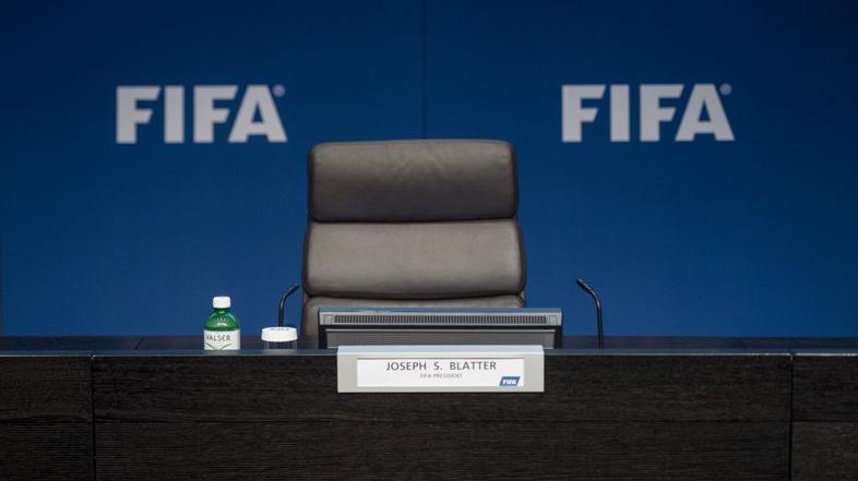 fifa tiskovna konferenca stol 