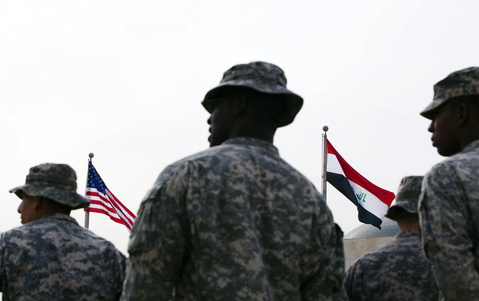Na ceremoniji ob spustu ameriške zastave v Iraku.