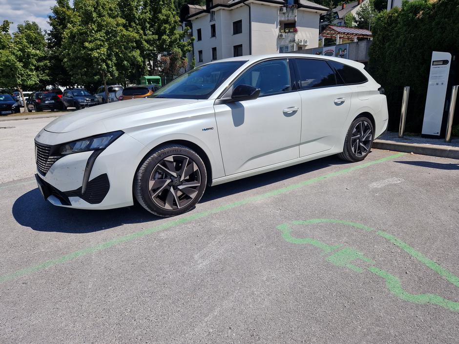 Priključno hibridni peugeot 308 SW | Avtor: Žurnal24 