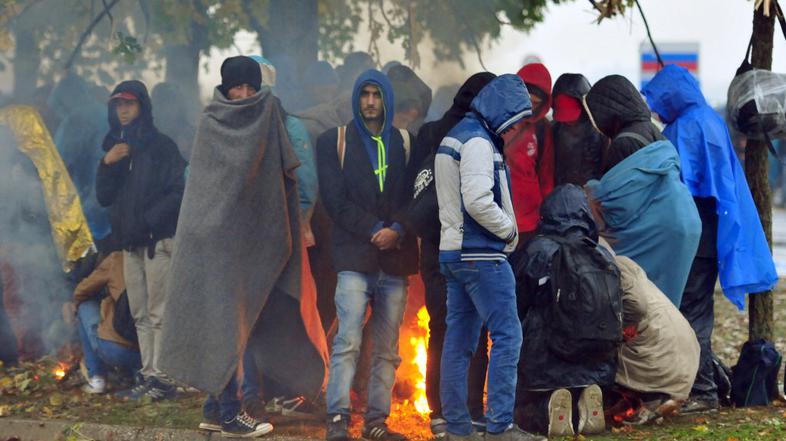 Begunci pred slovensko mejo