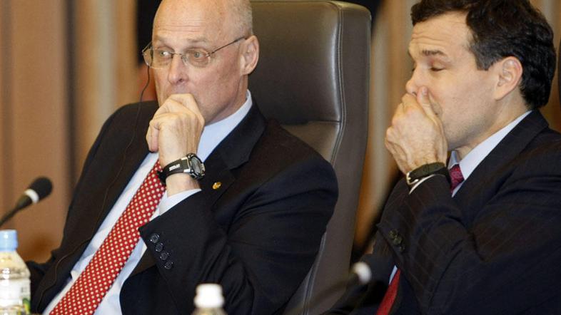 Henry Paulson (levo) je banke pozval, naj hitro dvignejo kapital, saj naj bi to 
