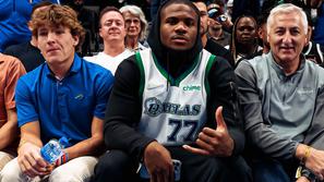 Micah Parsons v dresu Dončića