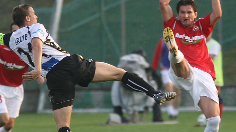 Andraž Kirm (desno) velja za enega boljših igralcev v svoji ekipi. (Foto: EPA)