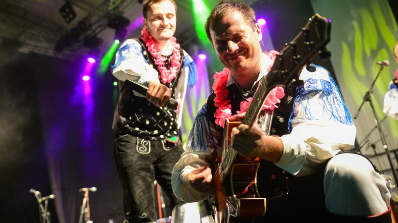 Pivo in cvetje Modrijani