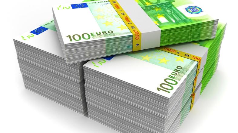 Slovenija 15.09.10, euro, evro, bankovci, kup denarja, foto: shutterstock