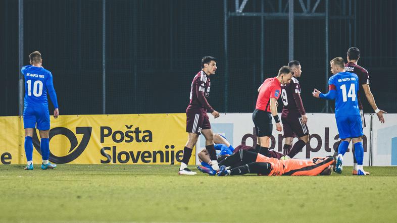 NK Triglav Kranj v okrnjeni postavi do izenačenja.